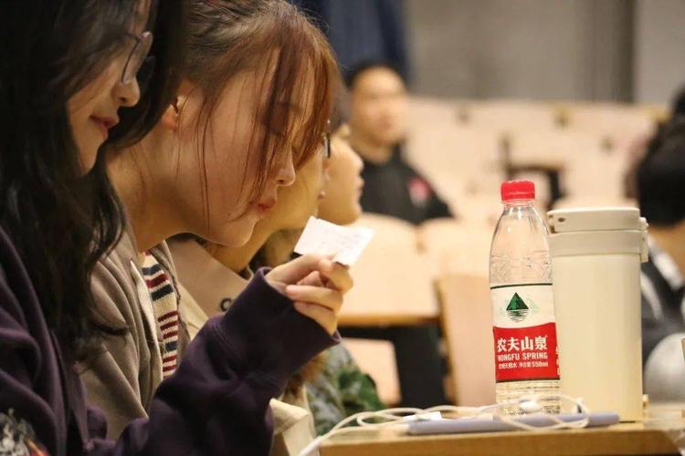 持骋舞台,话统梦想